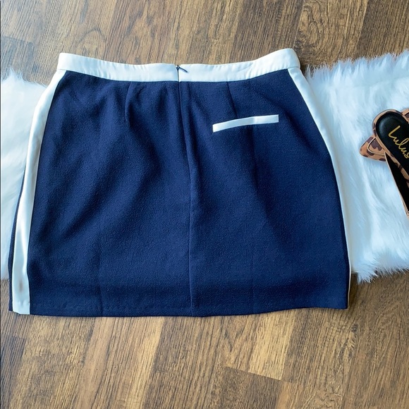 ⭐️Blue & White Skirt. Zipper in back. Medium. Cute. Not very stretchy. - Picture 5 of 5